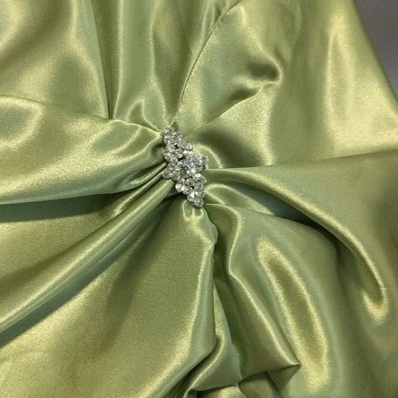 Dress - Picture 2 of 3